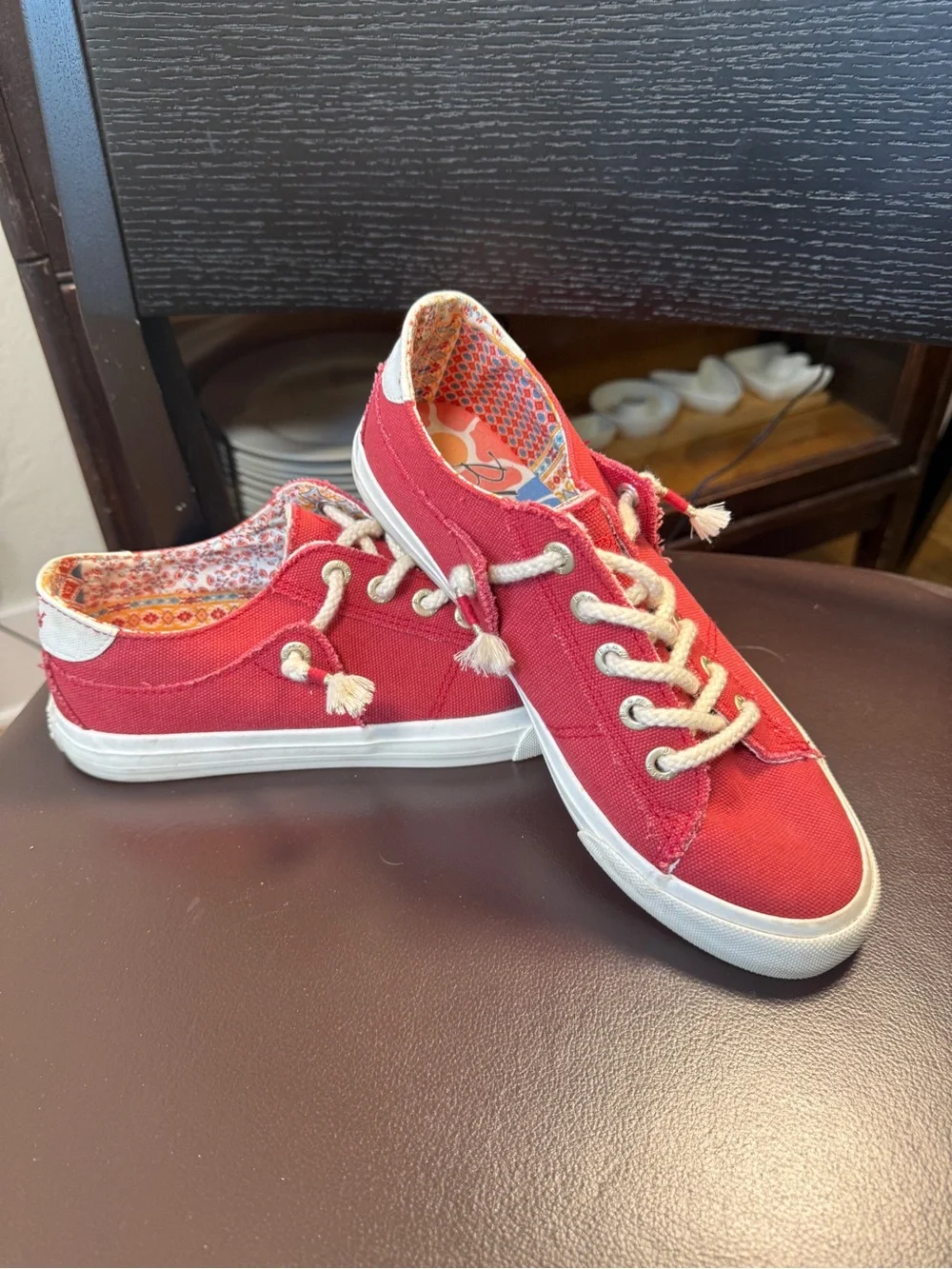Blowfish Malibu Red Canvas Sneakers Casual Lace Up Comfort Shoes Size 9.5